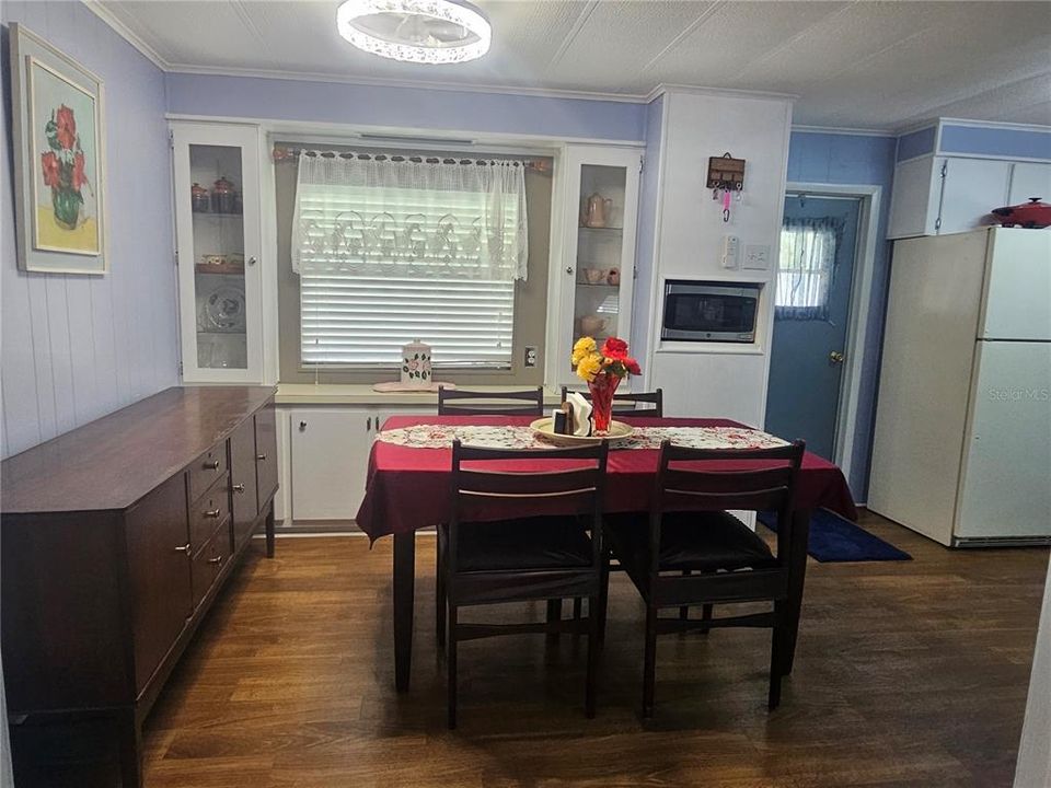 For Sale: $169,900 (2 beds, 2 baths, 1120 Square Feet)