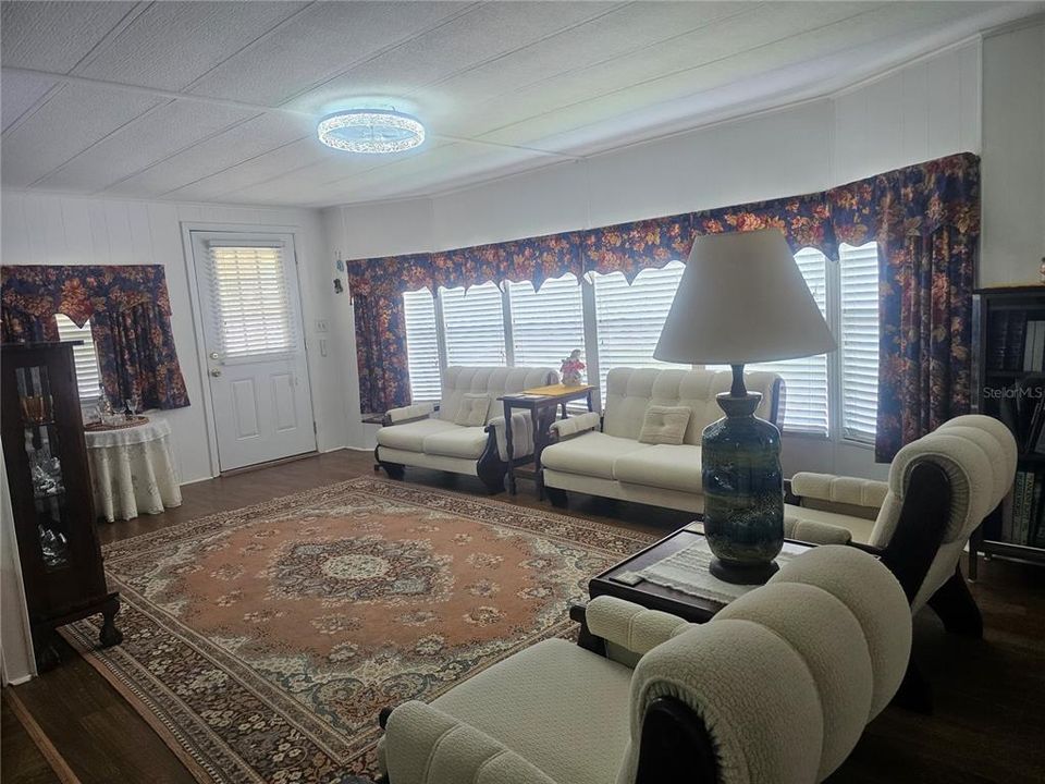 For Sale: $169,900 (2 beds, 2 baths, 1120 Square Feet)