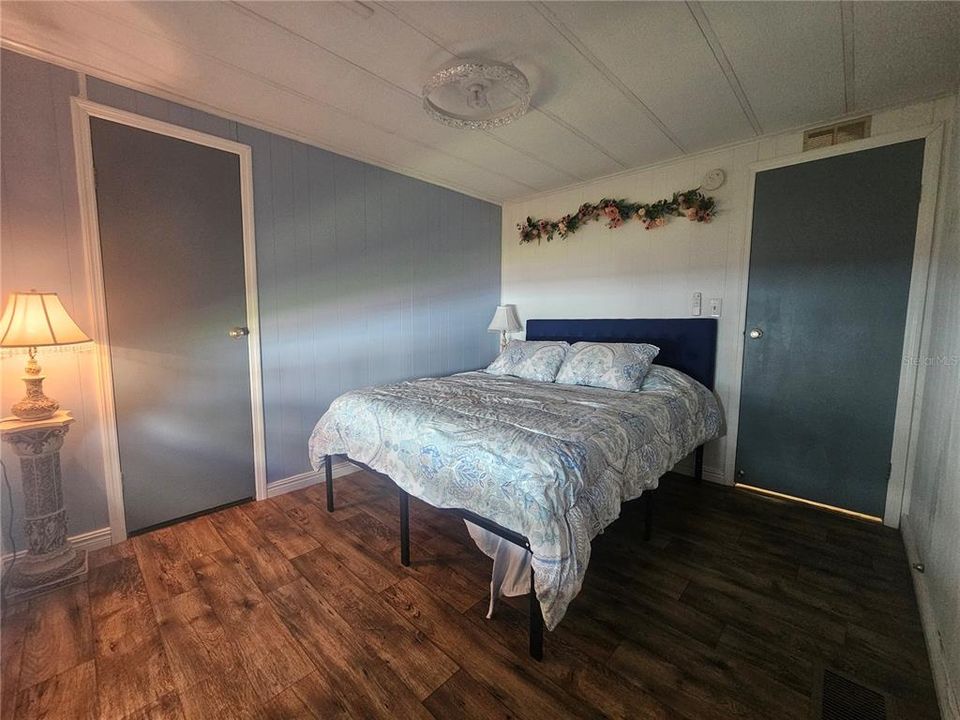 For Sale: $169,900 (2 beds, 2 baths, 1120 Square Feet)
