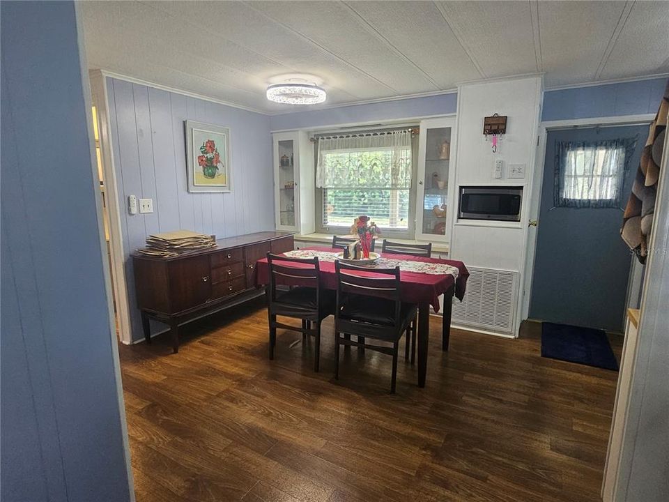 For Sale: $169,900 (2 beds, 2 baths, 1120 Square Feet)