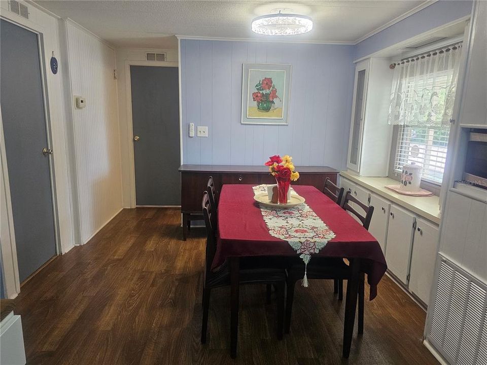 For Sale: $169,900 (2 beds, 2 baths, 1120 Square Feet)