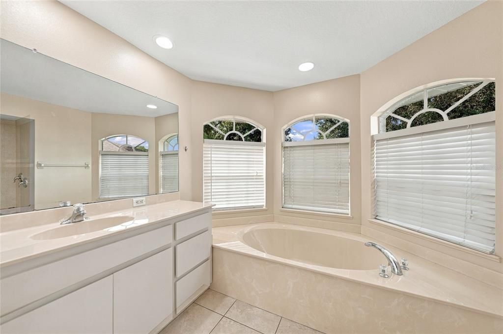 For Sale: $350,000 (3 beds, 2 baths, 1564 Square Feet)