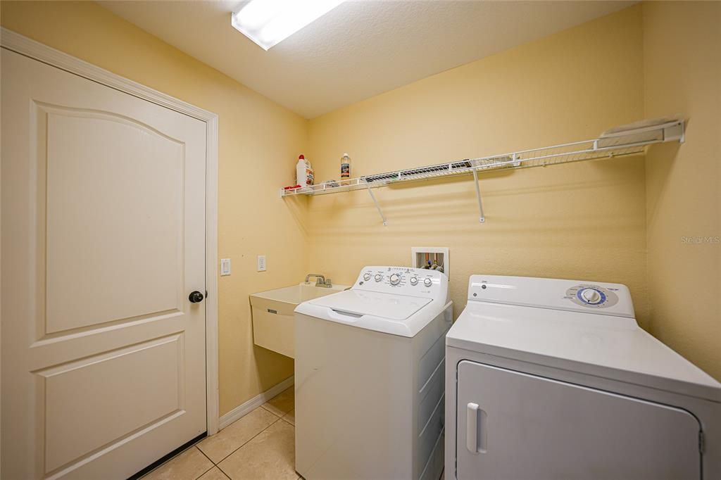 For Sale: $350,000 (3 beds, 2 baths, 1564 Square Feet)