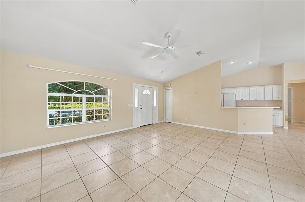 For Sale: $350,000 (3 beds, 2 baths, 1564 Square Feet)