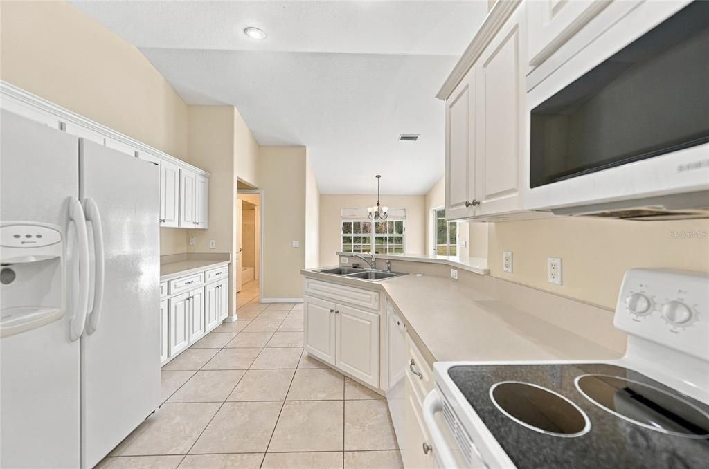 For Sale: $350,000 (3 beds, 2 baths, 1564 Square Feet)