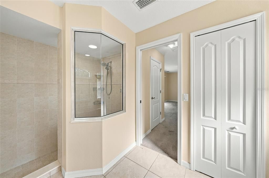 For Sale: $350,000 (3 beds, 2 baths, 1564 Square Feet)