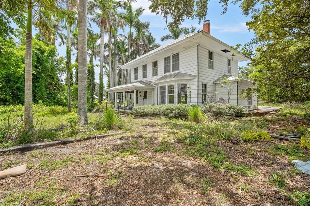 For Sale: $1,595,000 (4 beds, 2 baths, 2716 Square Feet)
