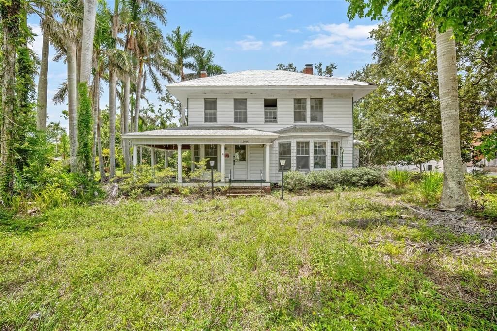 For Sale: $1,595,000 (4 beds, 2 baths, 2716 Square Feet)