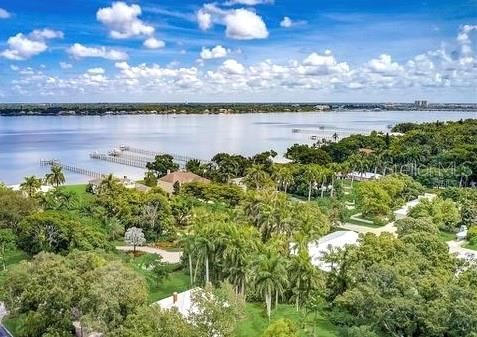 For Sale: $1,595,000 (4 beds, 2 baths, 2716 Square Feet)