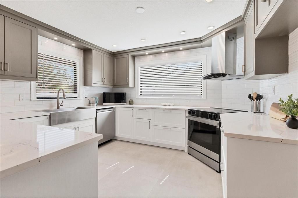 На продажу: $725,000 (3 спален, 2 ванн, 1637 Квадратных фут)