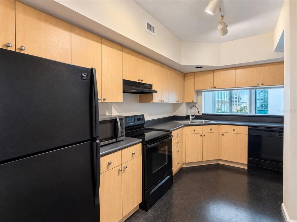 For Rent: $1,750 (1 beds, 1 baths, 1023 Square Feet)