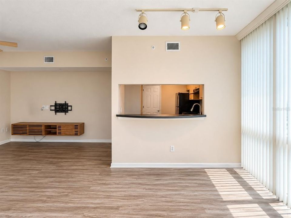 For Rent: $1,750 (1 beds, 1 baths, 1023 Square Feet)