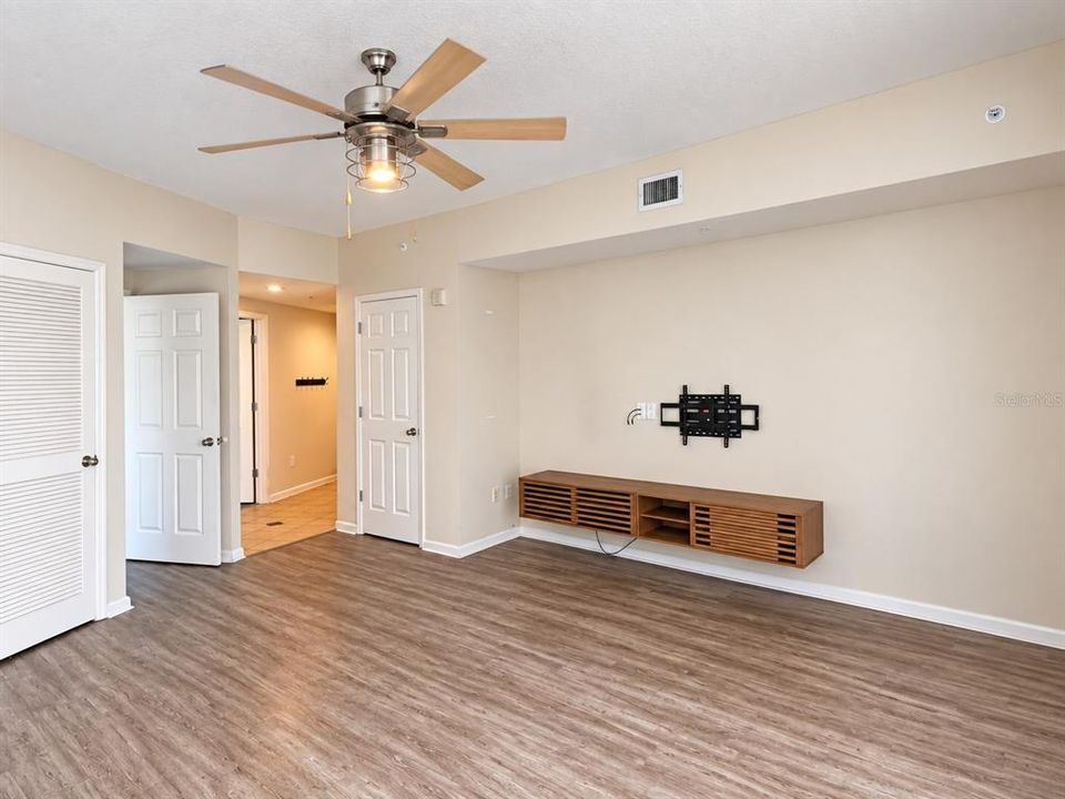 For Rent: $1,750 (1 beds, 1 baths, 1023 Square Feet)