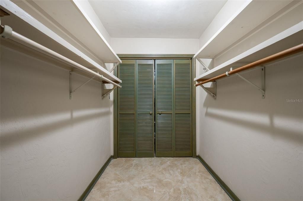 For Sale: $489,000 (3 beds, 2 baths, 2488 Square Feet)