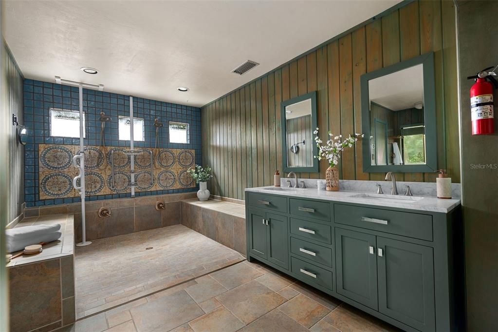 For Sale: $489,000 (3 beds, 2 baths, 2488 Square Feet)