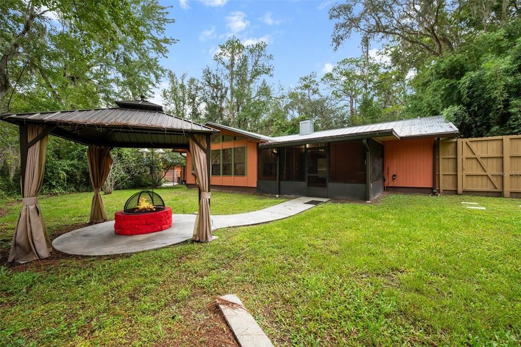 For Sale: $489,000 (3 beds, 2 baths, 2488 Square Feet)