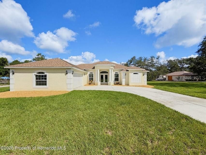 For Sale: $599,900 (3 beds, 2 baths, 2221 Square Feet)