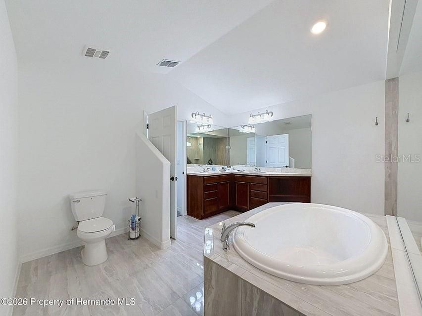 For Sale: $599,900 (3 beds, 2 baths, 2221 Square Feet)