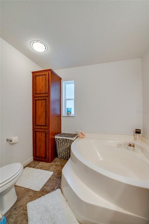 For Sale: $200,000 (3 beds, 2 baths, 1344 Square Feet)
