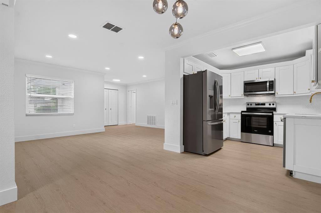 Activo con contrato: $419,900 (3 camas, 2 baños, 1324 Pies cuadrados)