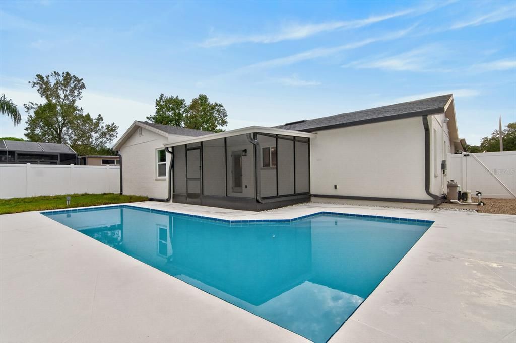 Activo con contrato: $419,900 (3 camas, 2 baños, 1324 Pies cuadrados)
