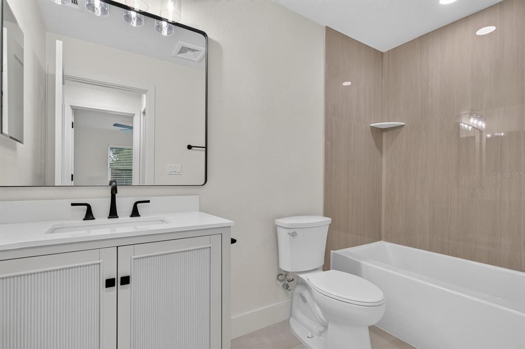 Activo con contrato: $419,900 (3 camas, 2 baños, 1324 Pies cuadrados)