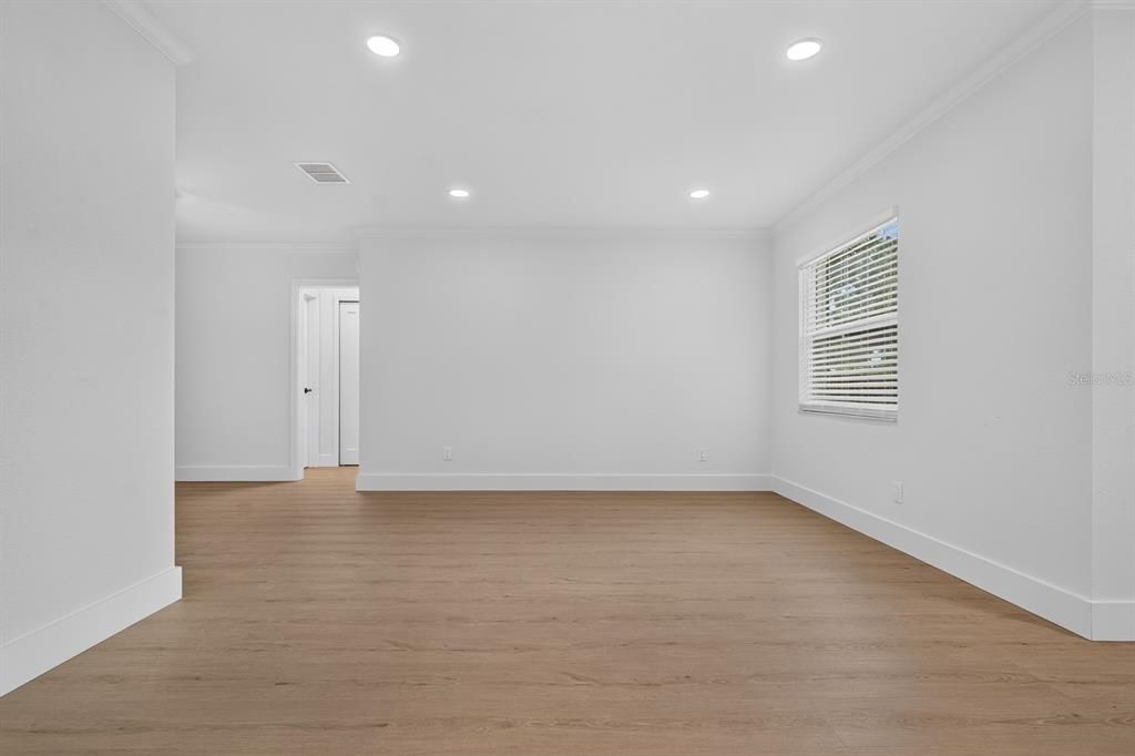Activo con contrato: $419,900 (3 camas, 2 baños, 1324 Pies cuadrados)