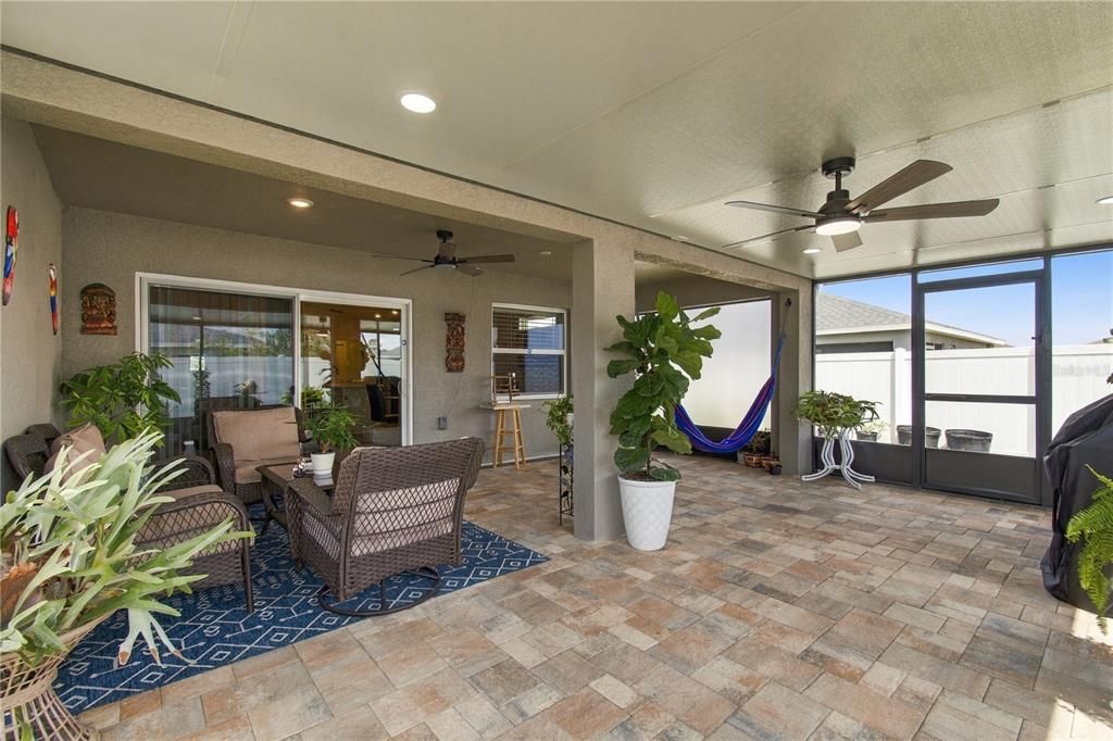 For Sale: $398,000 (3 beds, 2 baths, 2004 Square Feet)