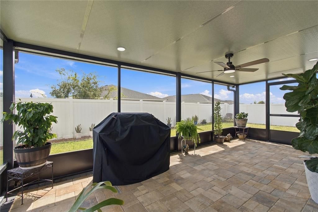 For Sale: $398,000 (3 beds, 2 baths, 2004 Square Feet)
