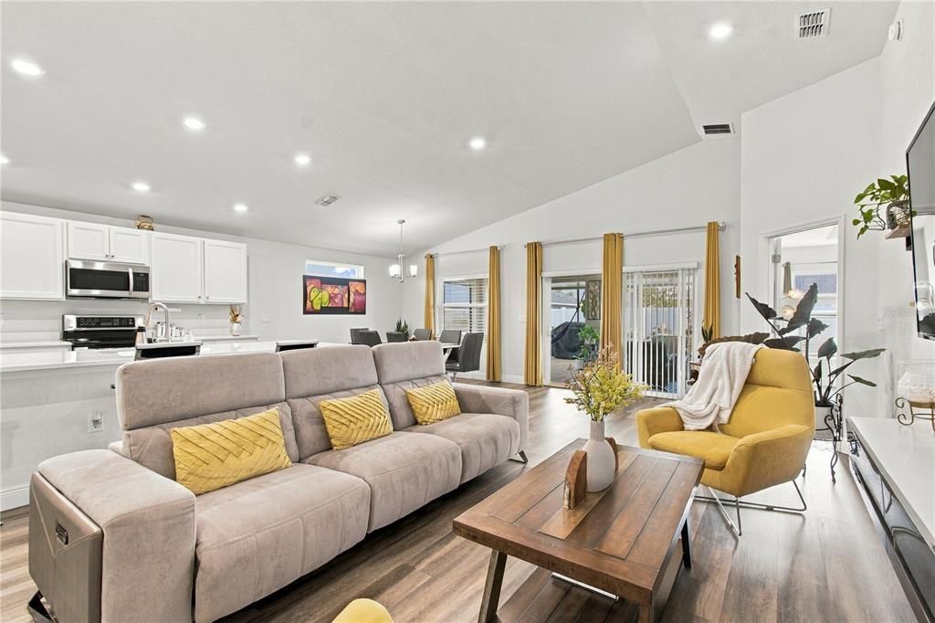 For Sale: $398,000 (3 beds, 2 baths, 2004 Square Feet)
