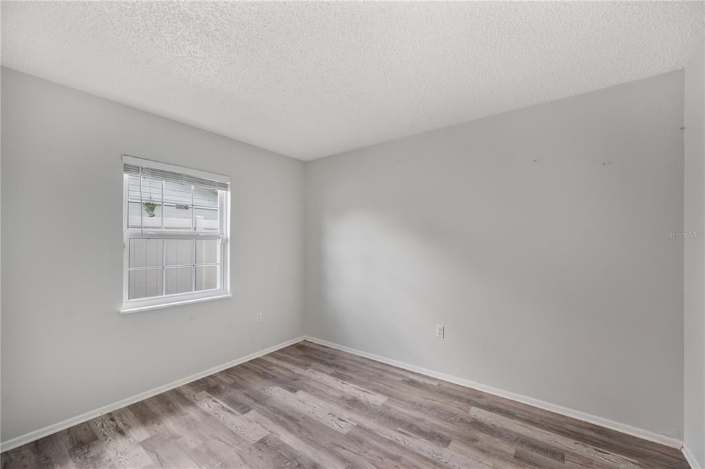 For Sale: $275,000 (3 beds, 2 baths, 1045 Square Feet)