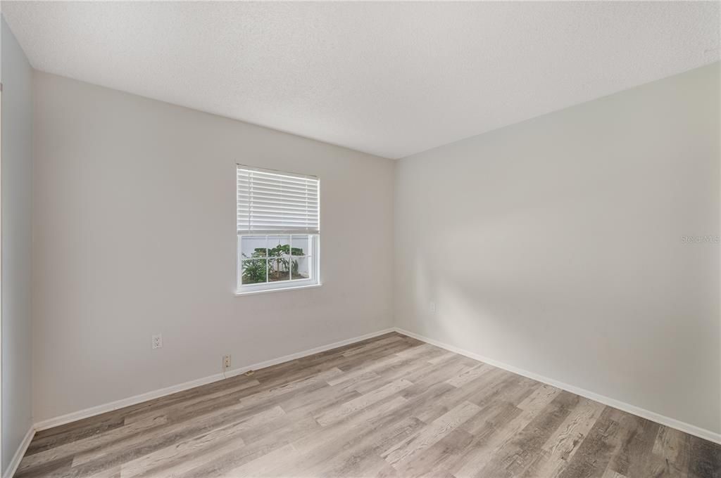 For Sale: $275,000 (3 beds, 2 baths, 1045 Square Feet)