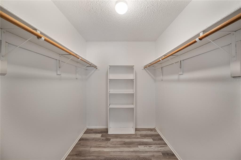 For Sale: $275,000 (3 beds, 2 baths, 1045 Square Feet)