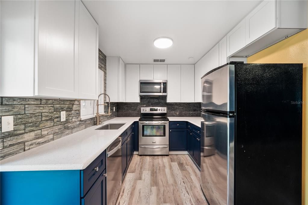 For Sale: $275,000 (3 beds, 2 baths, 1045 Square Feet)