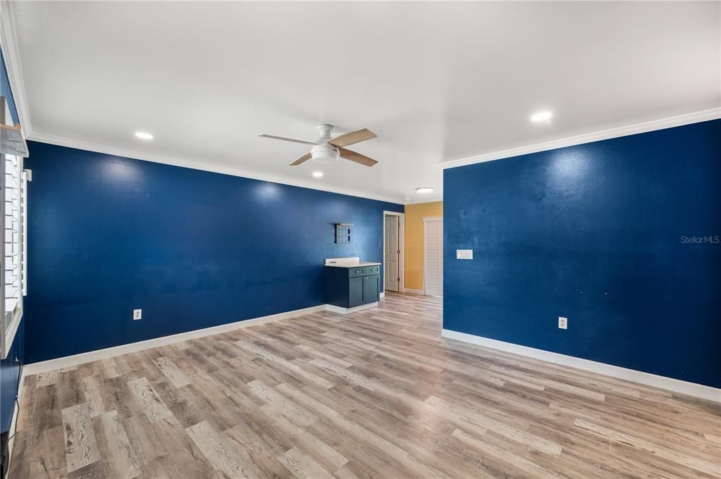 For Sale: $275,000 (3 beds, 2 baths, 1045 Square Feet)