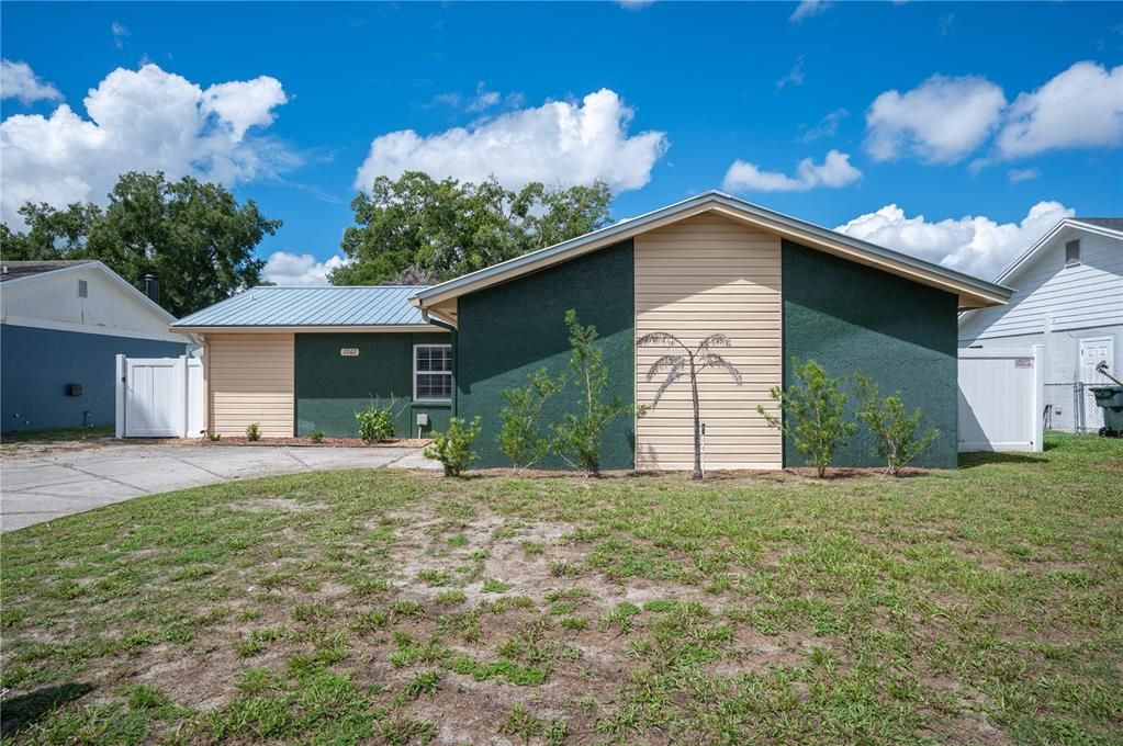 For Sale: $275,000 (3 beds, 2 baths, 1045 Square Feet)