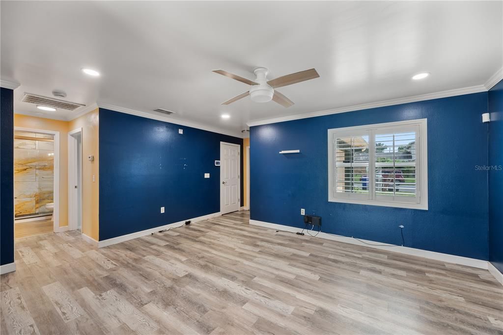 For Sale: $275,000 (3 beds, 2 baths, 1045 Square Feet)