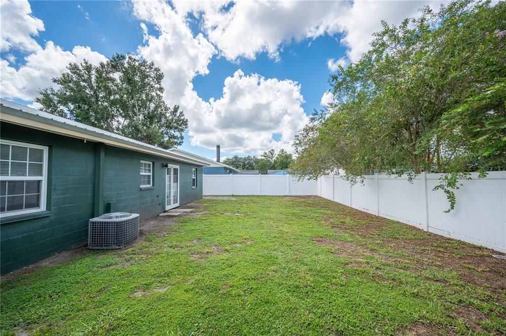 For Sale: $275,000 (3 beds, 2 baths, 1045 Square Feet)