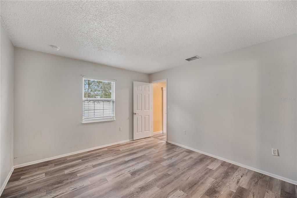 For Sale: $275,000 (3 beds, 2 baths, 1045 Square Feet)
