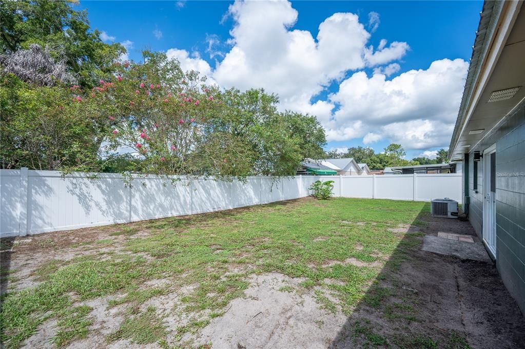 For Sale: $275,000 (3 beds, 2 baths, 1045 Square Feet)