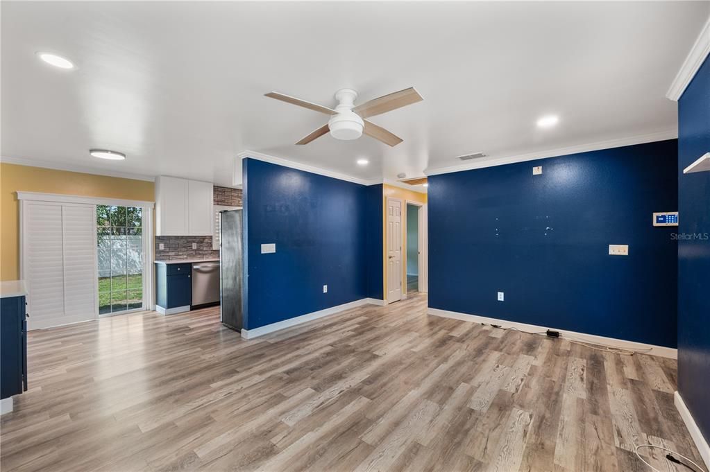 For Sale: $275,000 (3 beds, 2 baths, 1045 Square Feet)