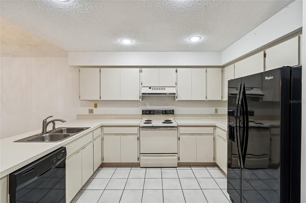 На продажу: $225,000 (2 спален, 2 ванн, 1192 Квадратных фут)