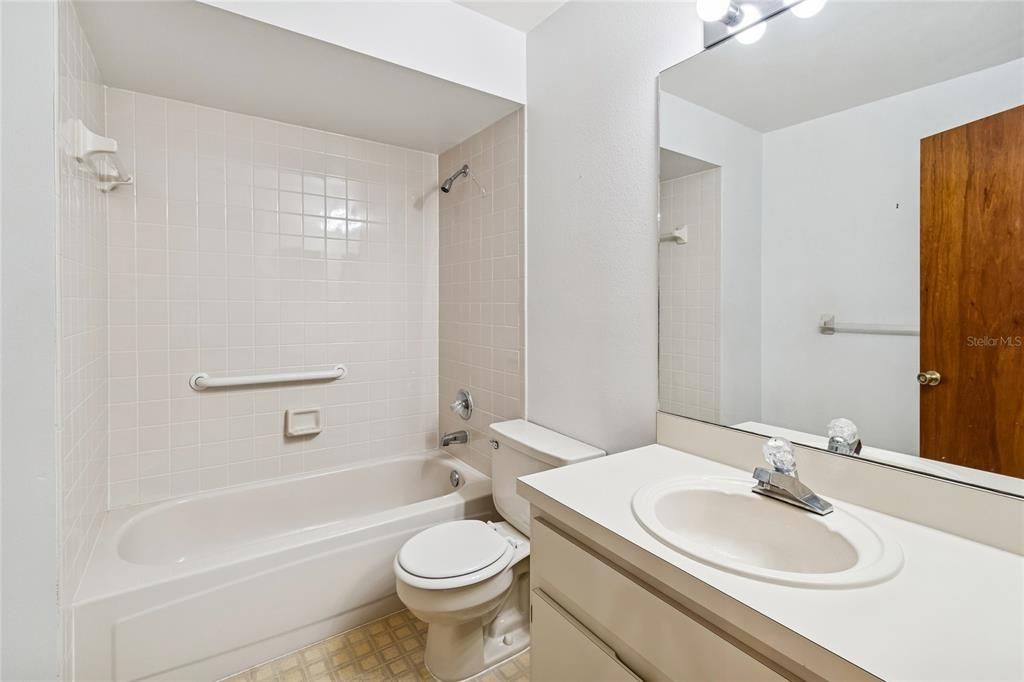 На продажу: $225,000 (2 спален, 2 ванн, 1192 Квадратных фут)