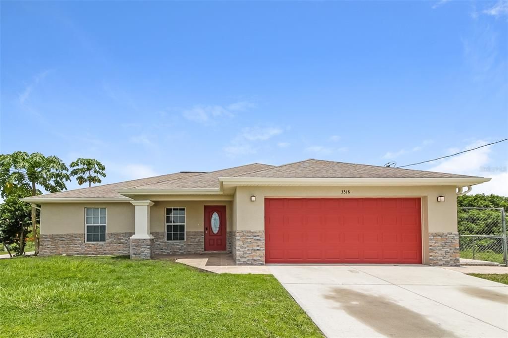 Recently Rented: $1,900 (3 beds, 2 baths, 1472 Square Feet)