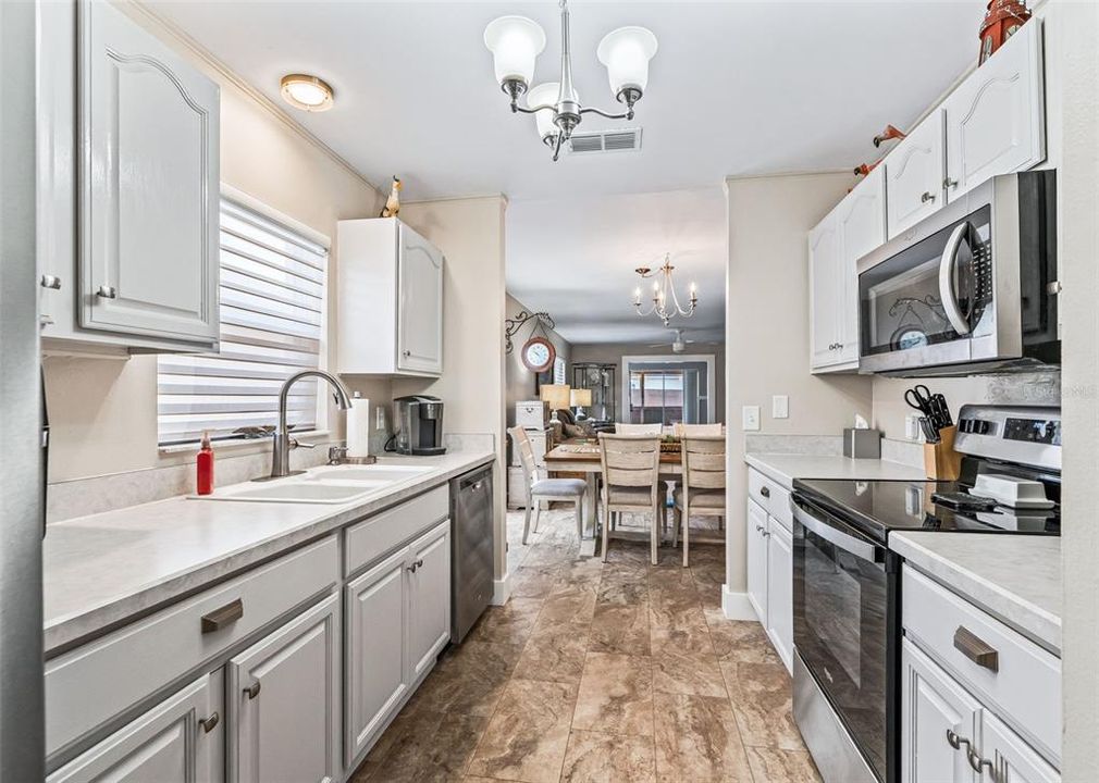 待售: $299,900 (2 贝兹, 2 浴室, 1198 平方英尺)