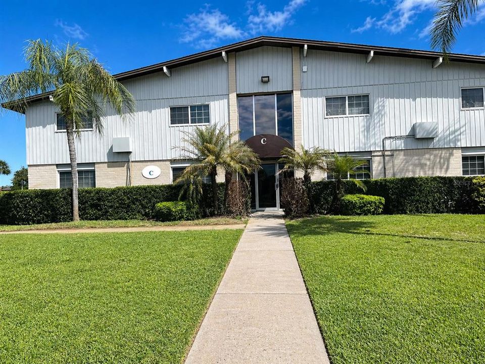For Sale: $140,000 (2 beds, 1 baths, 881 Square Feet)