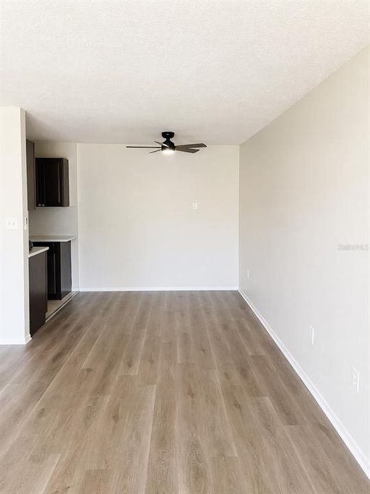 For Sale: $140,000 (2 beds, 1 baths, 881 Square Feet)