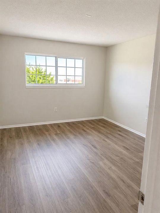 For Sale: $140,000 (2 beds, 1 baths, 881 Square Feet)