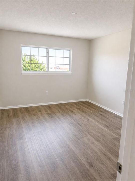 For Sale: $140,000 (2 beds, 1 baths, 881 Square Feet)
