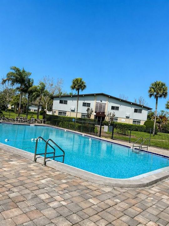 For Sale: $140,000 (2 beds, 1 baths, 881 Square Feet)